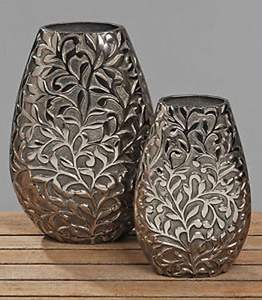 Jarrón de Metal Plateado Inspirador para un Interior Motivacional con un Toque Artístico - Product Image 5