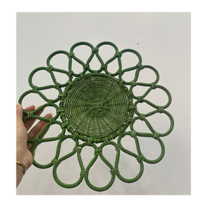 Ensemble de assiettes en rotin naturel et de sets de table en osier pour la décoration de table et la décoration murale - Product Image 1