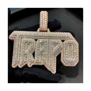 Colgante Trapo Chapado en Oro de 18K con Letra de Cristal y Diamantes de Imitación, Joyería Temática con Microincrustaciones, Regalo para Hombre Estilo Hip Hop - Product Image 1