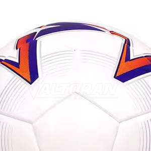 Ballon de football durable conçu sur mesure avec couleurs et logo personnalisés pour l'entraînement et les matchs - Product Image 4