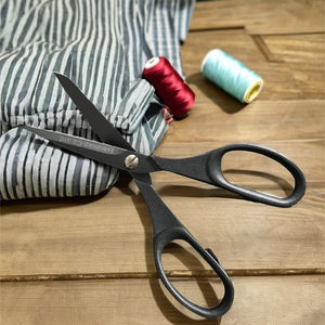 Ciseaux de tailleur professionnels à manche courbé - Ciseaux tranchants en acier inoxydable japonais lisses gravés sur mesure pour la découpe de tissus DIY - Product Image 3