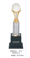 Trophée en métal gravé au laser avec cristal et diamant, avec globe en haut et base or/argent, modèle 311 312 313, série Diana Sports