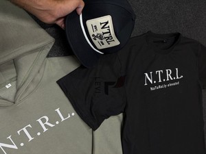 ชุดเสื้อยืดโอเวอร์ไซส์พรีเมียมและเสื้อฮู้ดพร้อมหมวก สไตล์สตรีทแวร์ ผ้าผสมคอตตอน/โพลีเอสเตอร์ เหมาะสำหรับใส่ในฤดูใบไม้ร่วง - Product Image 3
