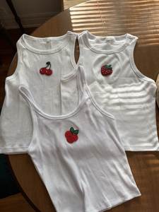 Débardeur contemporain pour femme avec broderie perlée haut de gamme et look élégant et sophistiqué - Product Image 5