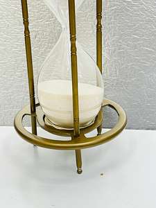 Reloj de Arena de Aluminio con Acabado Antiguo de Latón de 11.5'' con Diseño 3D de Ángel Animal |   Pie Decorativo Vintage para Mesa de Graduación - Product Image 4