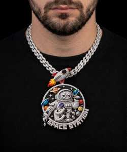 Pendentif Moissanite Astronaute Dessin Animé Thème Spatial Or Rose Breloque Ronde Galaxie Collier Bijoux Personnalisés Cadeau - Product Image 4