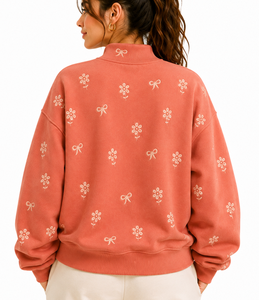 Sweat-shirt à col rond brodé floral EverSoft pour femme, en coton tricoté surdimensionné, coupe décontractée pour l'automne - Product Image 6