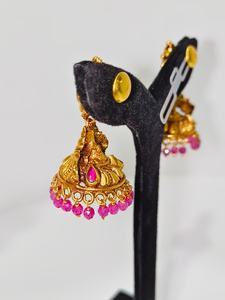 Pendientes Jhumka Antiguos de Oro Sólido de 22k, Hechos a Mano con Esmeraldas Verdes y Perlas Naturales para Bodas - Product Image 3