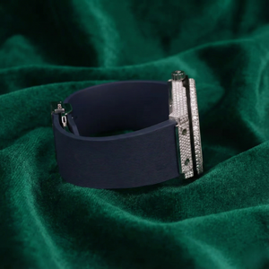 นาฬิกาแฟชั่นหรู Pragalbh Jewels ประดับเพชรแบบ Iced Pave Setting ระบบควอตซ์ ตัวเรือนสแตนเลส สายยาง กันน้ำ - Product Image 2