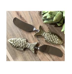 Ensemble de couteaux à fromage et à dessert en laiton, design poisson, couverts chics pour un service élégant sur plateau de charcuterie, ensemble de couverts à fromage élégants - Product Image 1