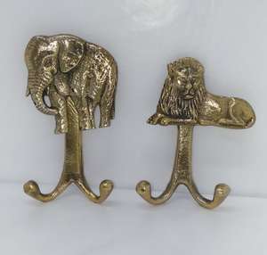 Elegantes Ganchos de Aluminio para Montar en la Pared, 4 Ganchos, Diseño Minimalista con Patrón de Letras, Perchero Multifuncional para Ropa a Precio Económico - Product Image 3