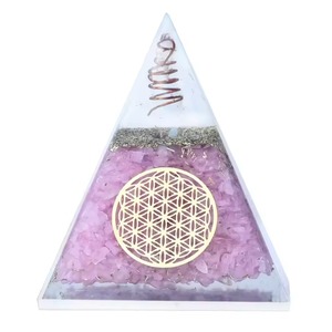 Pyramide en quartz rose naturel 7x9cm, pierre précieuse polie, toucher réel, décoration d'intérieur, artisanat Orgonite, Thanksgiving, Pâques - Product Image 4