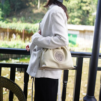 Vente directe usine – Sac bandoulière rétro en cuir véritable pour femme, grande capacité, motif sculpté, style tendance, vente en gros personnalisée