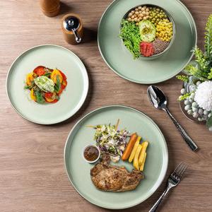 Ensemble d'assiettes en céramique vert sauge, finition mate douce, design rond minimaliste, vaisselle durable empilable pour des moments de repas modernes - Product Image 3