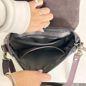 Nuevo Bolso Bandolera Premium de Cuero Genuino de Vaca, Hecho a Mano, con Diseño Floral Estilo Western, para Mujer - Product Image 6