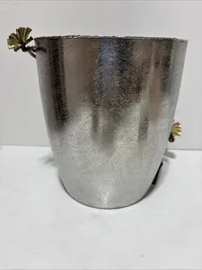 ถังน้ำแข็งอะลูมิเนียมดีไซน์พรีเมียม พร้อมหูจับทองเหลืองแกะสลัก ทำด้วยมือ ทันสมัย เป็นมิตรกับสิ่งแวดล้อม สำหรับใช้บนโต๊ะ  ภาชนะใส่น้ำแข็ง Zahid Exports - Product Image 4