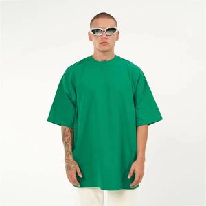 T-shirt en coton surdimensionné et élégant, au toucher doux et à la coupe ample, alliant confort et tendances actuelles. - Product Image 6