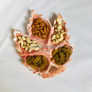 Bandeja moderna hecha a mano con textura de mármol en forma de hoja, platos de resina de diseño superior para frutas secas y helados, uso doméstico y hotelero - Product Image 1