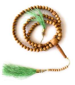 Tasbih de cuentas de madera hecho a mano, diseñado para un conteo de dhikr suave y cómodo para la oración de zikr a bajo costo. - Product Image 3