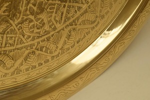 Assiette de présentation en laiton, plateau de service rond pour aliments, ustensile de cuisine fait main, design moderne de luxe pour mariage et Diwali, léger - Product Image 5