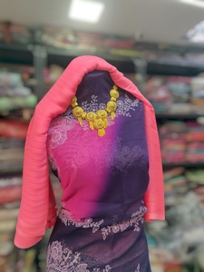 Dirac Suizo Alemán Morado y Rosa con Estampado de Encaje Plateado |   Vestido de Lujo para Fiesta y Boda Somalí - Product Image 2