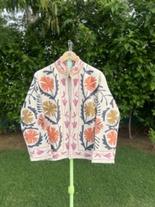 Chaqueta Bordada Floral TNT Hecha a Mano de Lujo para Mujer |   Chaqueta de Moda Étnica de Algodón Multicolor Crema con Frente Abierto - Product Image 6