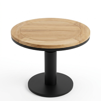 Table d'appoint ronde d'élégance industrielle avec plateau en teck massif et pieds en métal thermolaqué pour salon