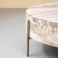 Table basse ronde en bois d'acacia avec finition grain naturel vieilli, style Mid-Century Modern, pour salon ou villa