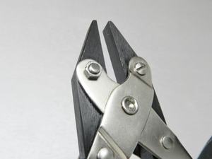 Alicates profesionales de acción paralela Punta plana Mandíbula Lisa 5-1/2 "Alicates de joyería 140mm con resorte. Fabricado por Zarnab Surgical - Product Image 6