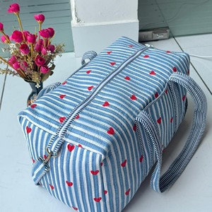 Sac de voyage en coton rayé avec fermeture éclair à cœurs rouges, grande capacité, sac de week-end - Product Image 5