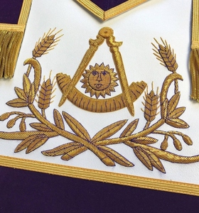 Tablier de Maître Ancien de la Loge Bleue en Velours Violet avec Broderie Dorée à la Main, Régalia Maçonnique, Tablier de Loge Ceremoniel de Franc-Maçon, Qualité Supérieure - Product Image 3