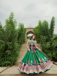 ชุดเลเฮนกาโชลีปักลาย Divyam Creation ผ้าเน็ตยาวถึงพื้น ชุดแต่งงานแบบดั้งเดิมสำหรับผู้หญิง สไตล์อินเดีย ปากีสถาน ผ้าสแปนเด็กซ์ - Product Image 3