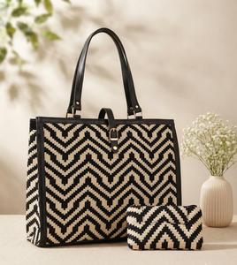 Ensemble de sacs fourre-tout en toile jacquard à chevrons audacieux avec pochette zippée assortie et poignées en similicuir - Product Image 4