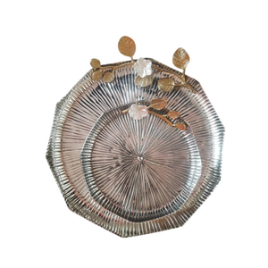 Plateau de service et plats de présentation au design attrayant, qualité supérieure, forme ronde, plateau de service martelé avec accent floral - Product Image 2