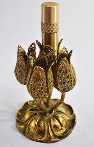 Elegant Antique Lipstick Display Stand Decorative Metal Cosmetic Organizer for <b>Vanity</b> Table and <b>Makeup</b> Storage - Product Image 3