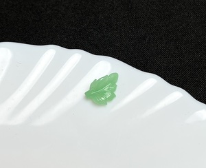 Colgante de Piedra Preciosa Tallada en Forma de Hoja de Aventurina Verde Natural, Amuleto de Piedra Pulida en Forma de Hoja para Fabricación de Joyería Personalizada al por Mayor - Product Image 3