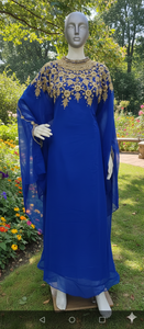Kaftan Royal Azure orné à la main : Une robe en mousseline de soie bleue exquise avec des broderies Zari dorées complexes et un tombé éthéré - Product Image 3