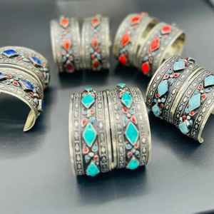 Vibrante Brazalete Artesanal Tribal Afgano Kuchi Vintage con Cuentas Multicolor y Trabajo de Espejo para Mujer, Ideal para Bodas y Fiestas - Product Image 3