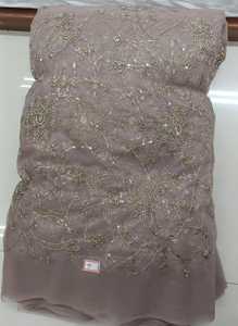 Tela de malla bordada con cuentas florales y lentejuelas pesadas, tejida con hilo, para la confección de vestidos, sarees, lehengas y dupattas para niñas, venta al por mayor. - Product Image 6