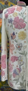Costume Jodhpuri en base de lachka TR, motif Perle Impériale Ivoire, avec manteau à motifs Hibiscus en fleurs, Marguerite et Séquence Pastel codée - Product Image 2