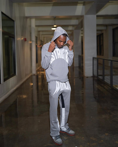 ชุดวอร์มผู้ชายสไตล์ Y2K สีชมพูพิมพ์ลายเปลวไฟ เสื้อฮู้ด กางเกงขายาวทรงบาน ชุดสตรีทแวร์ พิมพ์ลายพัฟฟ์ รับสกรีนโลโก้ - Product Image 4