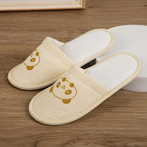 Chaussons d'hôtel en gros pour enfants, motif dessin animé, semelle antidérapante en EVA, chaussons jetables de luxe lavables avec logo - Product Image 1