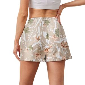 Shorts de sport pour femme à motif camouflage feuilles de sable, tissu à évaporation rapide, confortables, avec taille à nouer - Product Image 2