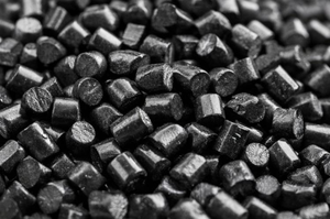 Matériau en résine industrielle, y compris des granulés noirs en HDPE, pour la fabrication d'articles en plastique, avec un emballage sécurisé dans des sacs, livraison rapide - Product Image 6