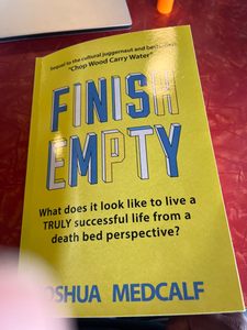 Finish Empty โดย โจชัว เมดคาล์ฟ หนังสือปกอ่อน นวนิยายสร้างแรงบันดาลใจและการพัฒนาตนเอง - Product Image 1