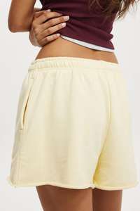 ซื้อเลย กางเกงขาสั้นผ้าเฟรนช์เทอร์รี่สำหรับผู้หญิง ขายส่ง OEM เนื้อผ้านุ่มสบาย กางเกงลำลอง โลโก้สั่งทำได้ เอวยางยืด กางเกงขาสั้นลำลองสำหรับฤดูร้อน - Product Image 5