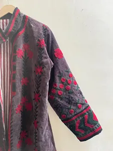 Chaqueta Larga de Terciopelo con Bordado Morado para Mujer, Diseño Floral, Estilo Bohemio, Manga Larga, Cuello Alto, Ropa de Invierno - Product Image 5