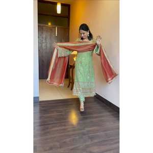 Conjunto de Traje de Fiesta Elegante para Mujer con Top, Pantalón y Dupatta - Product Image 2