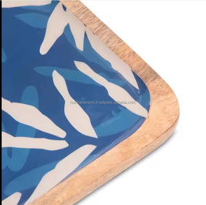 Plato de madera con mango para servir, plato de aperitivos con estampado esmaltado de la mejor calidad con asa - Product Image 3