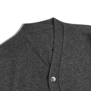 Cárdigan de Punto Gris para Hombre, Cuello en V, Manga Larga, Cierre de Botones, Color Sólido, Suéter de Invierno, Corte Regular, 100% Acrílico - Product Image 3